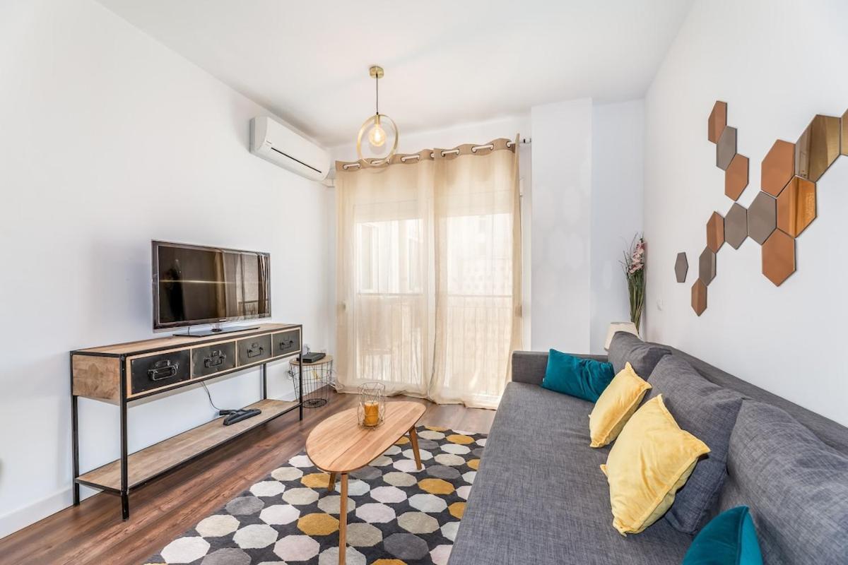 C29 - Trendy Central Apartment With Small Parking And Terrace Малага Экстерьер фото
